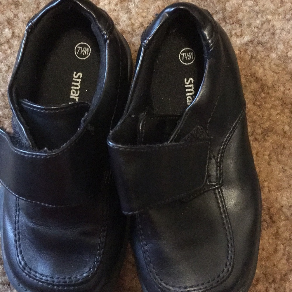 Smart fit boys dress shoe, pre- owned